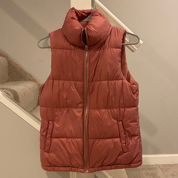 Old Navy Jackets & Blazers - Women’s Fleece Lined Rose Puffer Vest